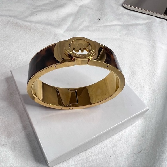 MICHAEL KORS Gold Tortoiseshell MK Cuff Bracelet - Picture 7 of 9
